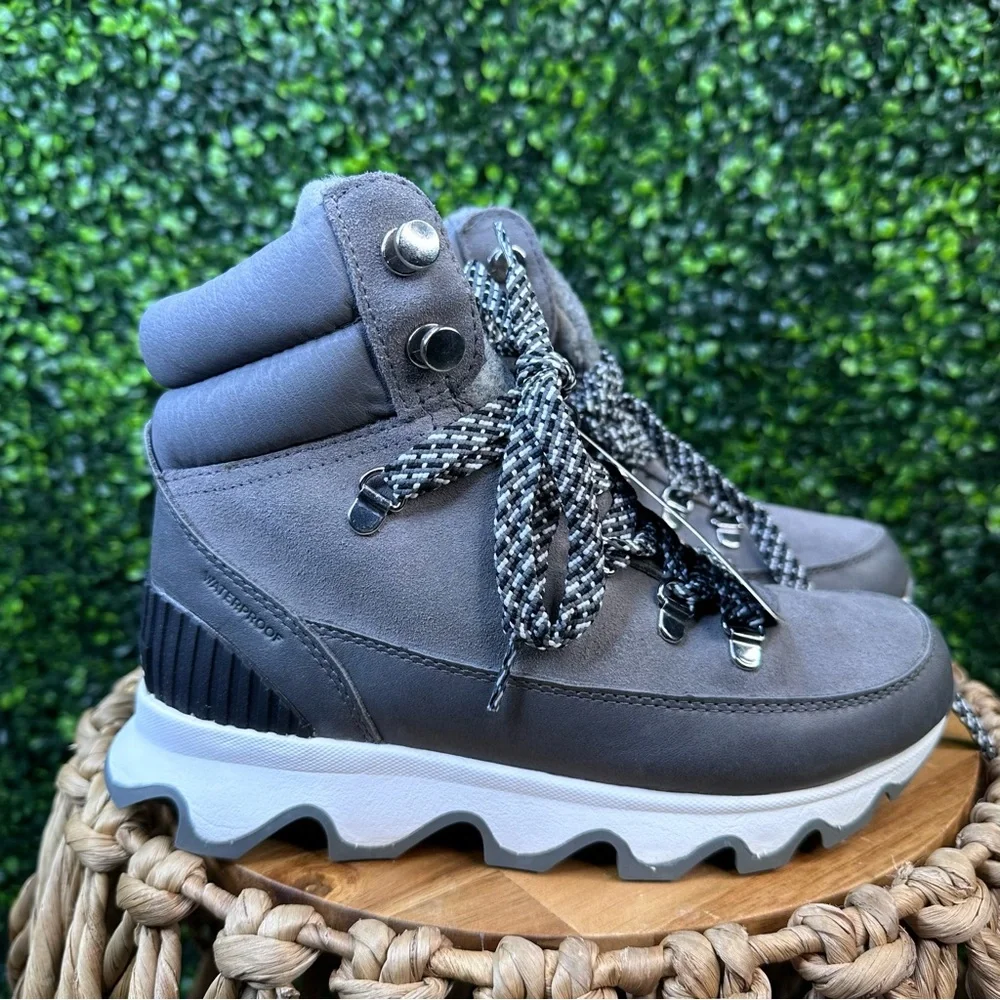 New in box Sorel Women's Kinetic conquest WP Quarry sea salt waterproof BootsNWT